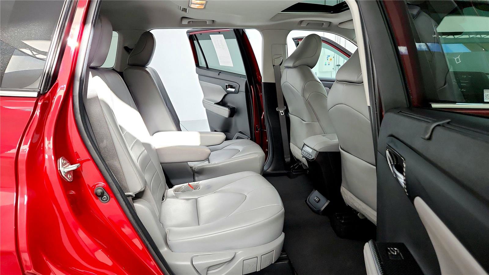 Certified 2022 Toyota Highlander XLE image 18