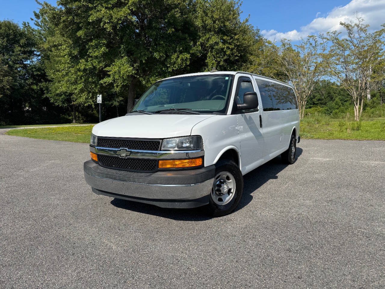 Used 2018 Chevrolet Express 3500 LT w/ LT Preferred Equipment Group RWD image 28