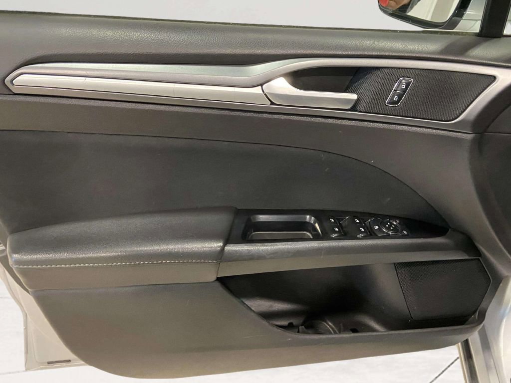 Used 2016 Ford Fusion SE image 17