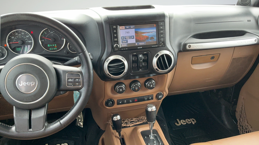Used 2012 Jeep Wrangler Unlimited Sahara w/ Connectivity Group AWD/4WD image 8