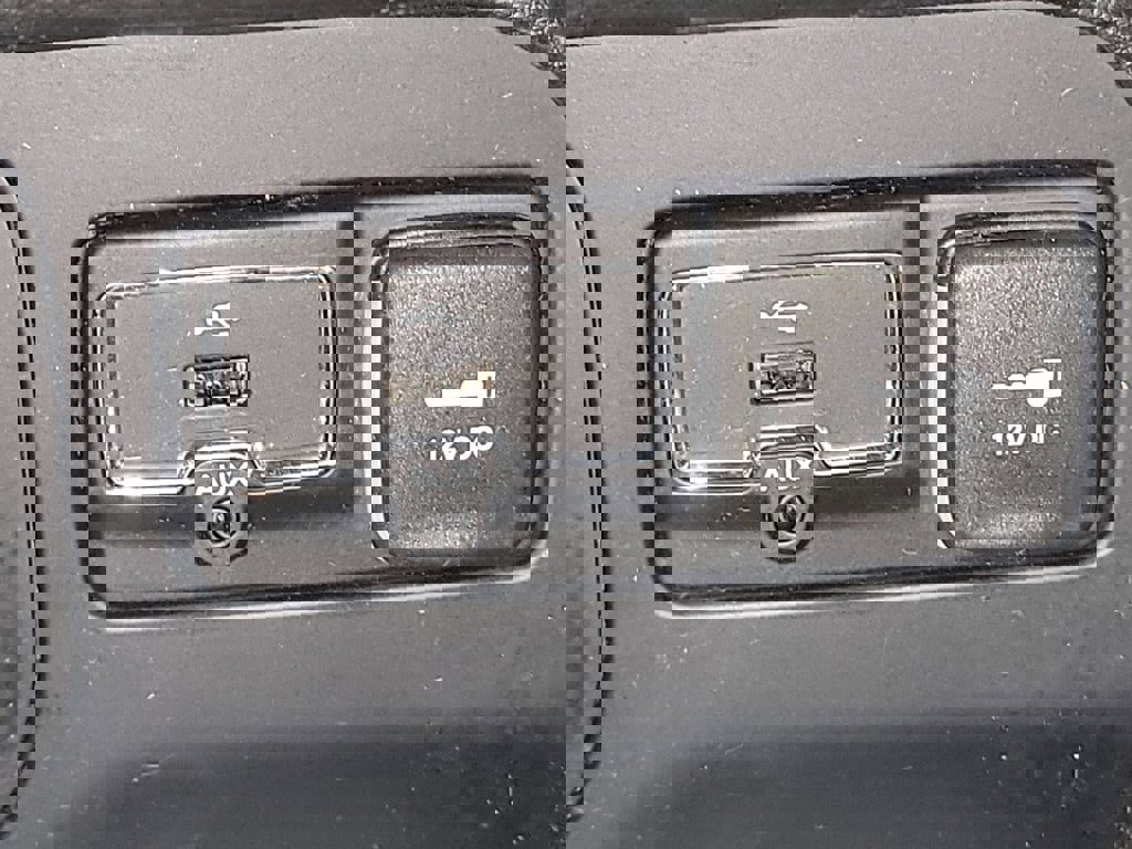 Used 2016 Jeep Renegade Limited image 28