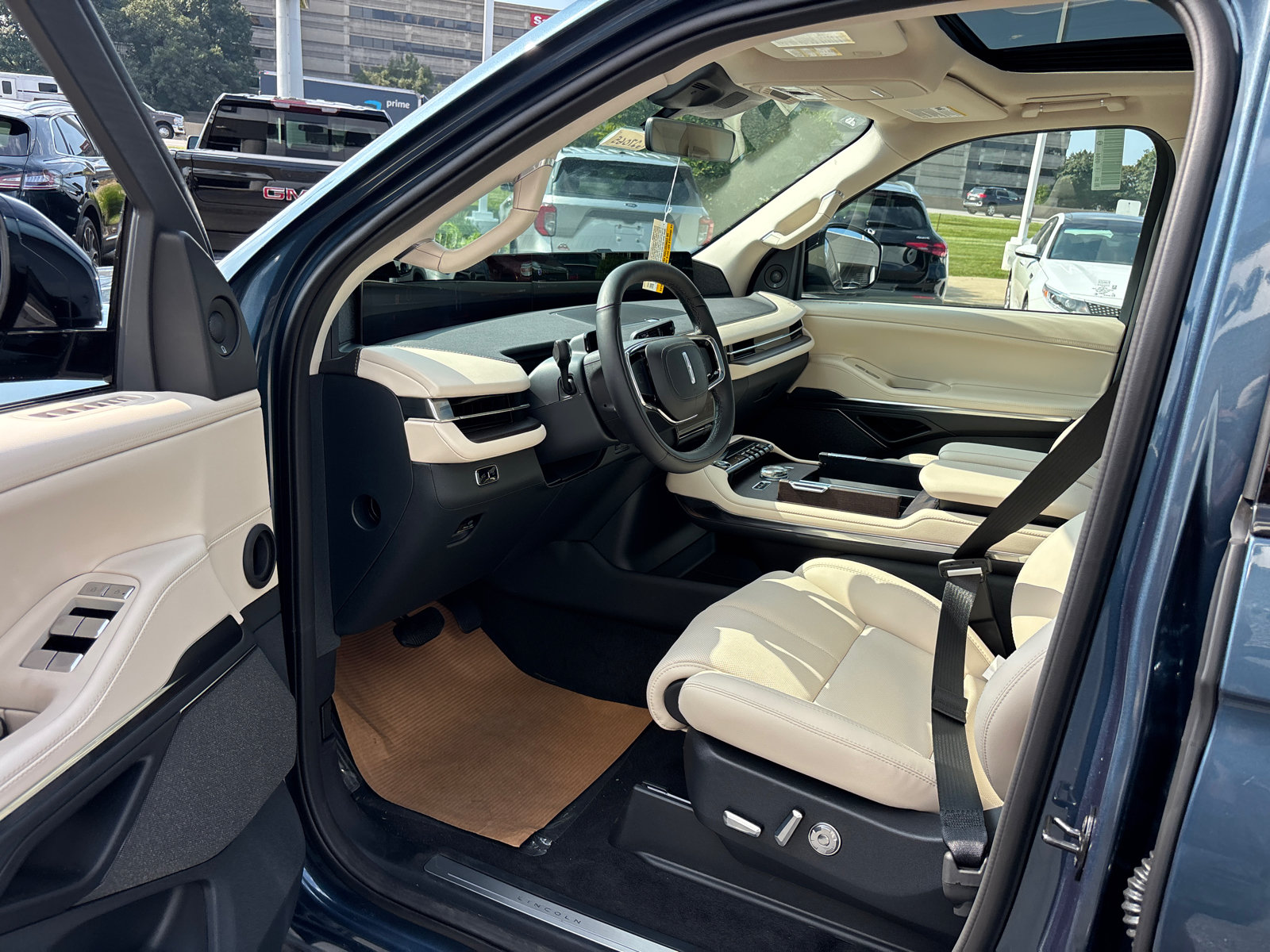 New 2027 Lincoln Navigator Reserve AWD/4WD image 24