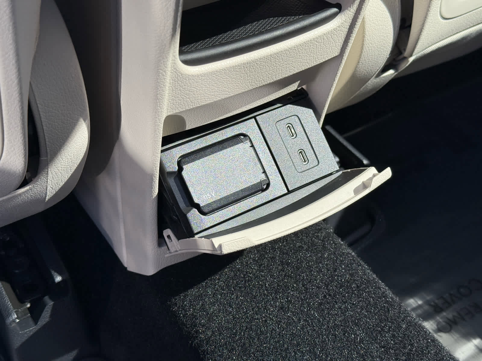Certified 2026 Mercedes-Benz GLB 250 4MATIC image 32