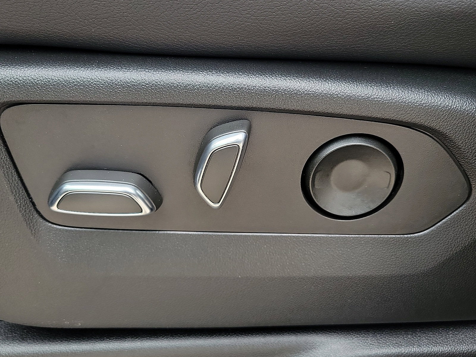 Used 2022 Cadillac Escalade ESV Luxury image 13