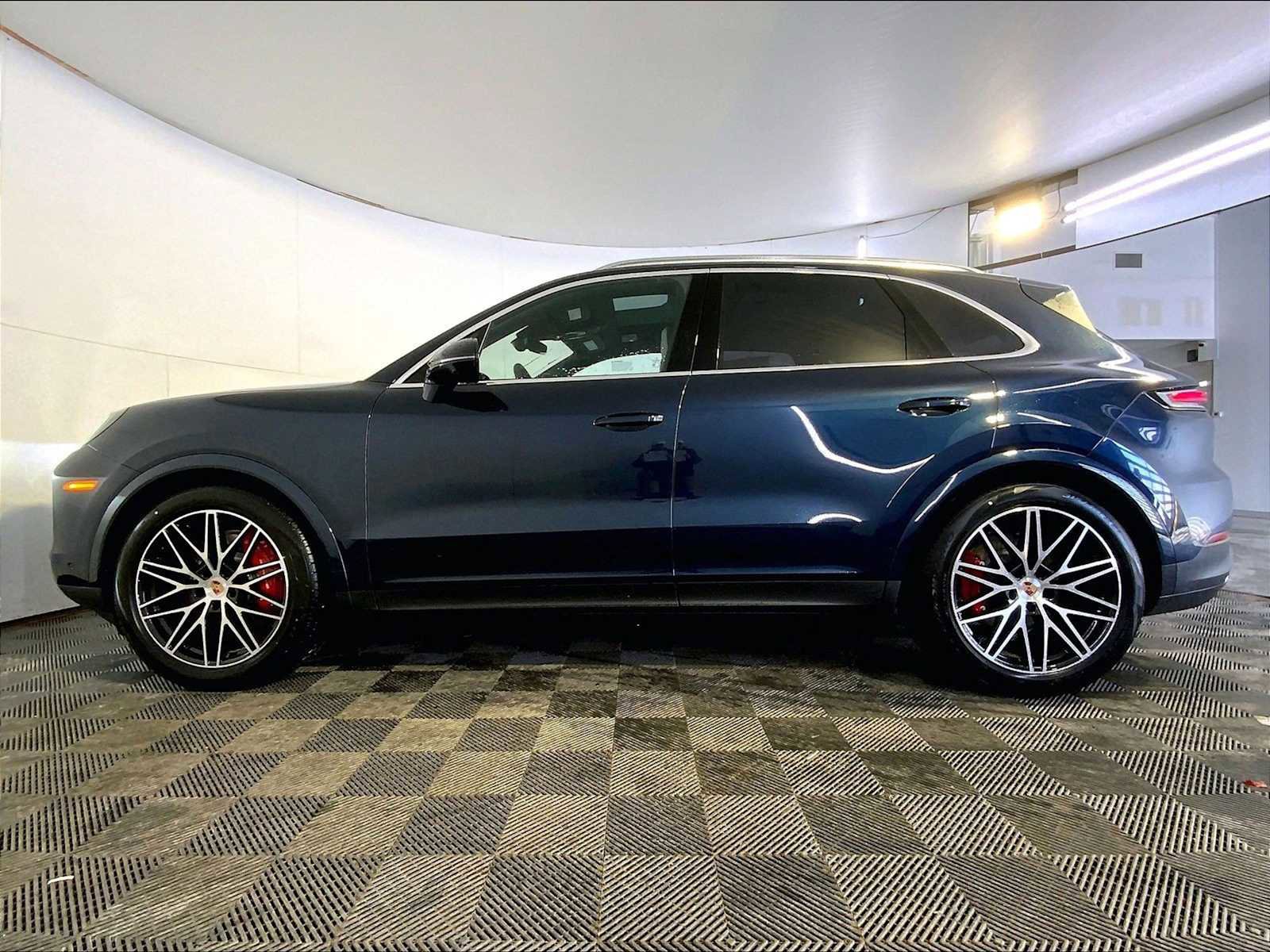 New 2026 Porsche Cayenne S image 2