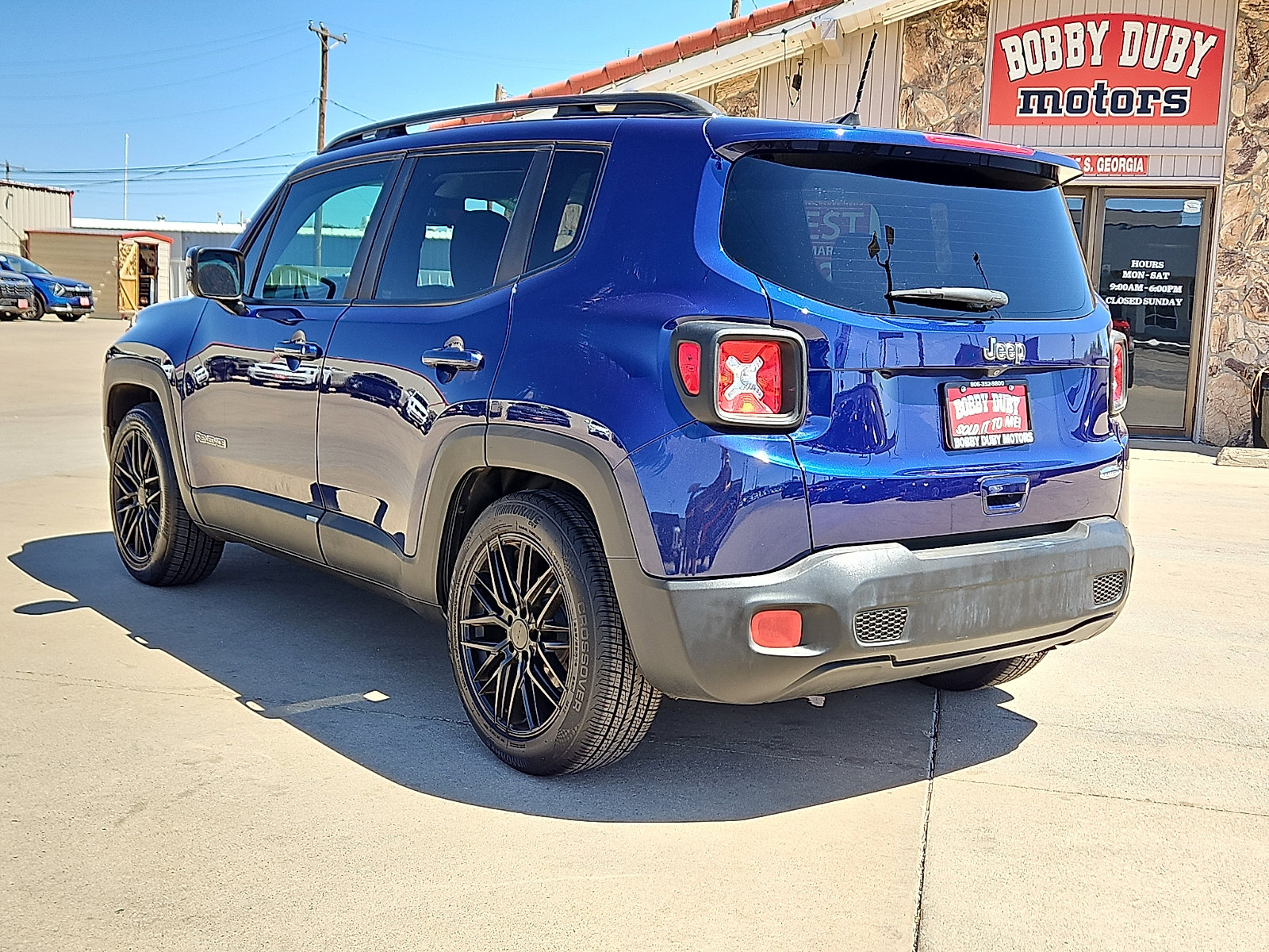 Used 2018 Jeep Renegade Latitude w/ UConnect 8.4 Nav Group image 2