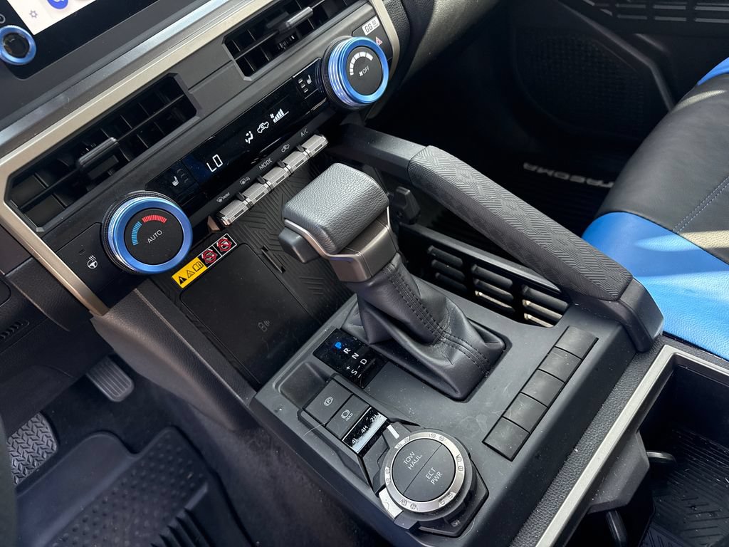 Used 2025 Toyota Tacoma SR5 AWD/4WD image 18