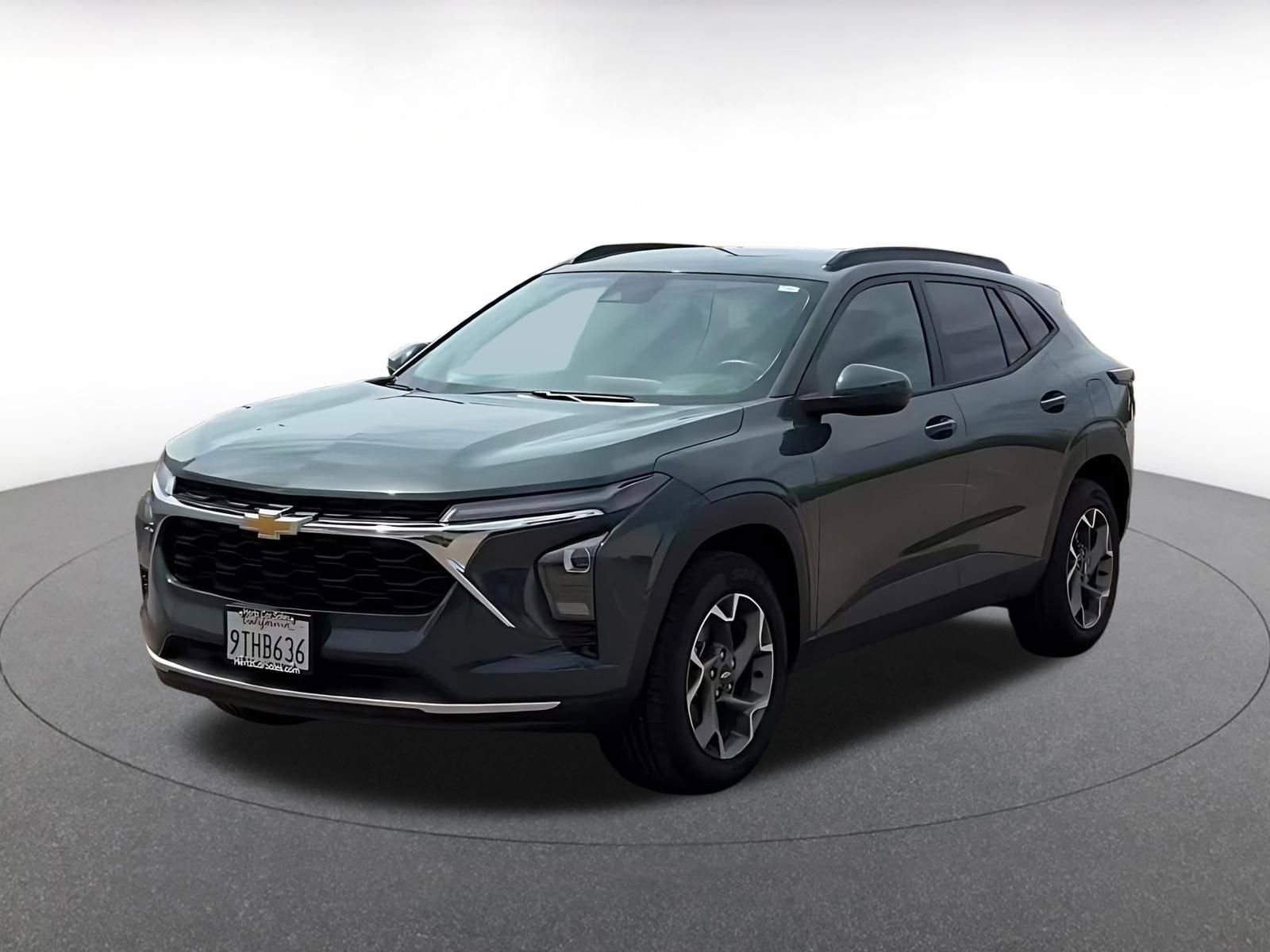 Used 2025 Chevrolet Trax LT w/ LT Convenience Package image 7