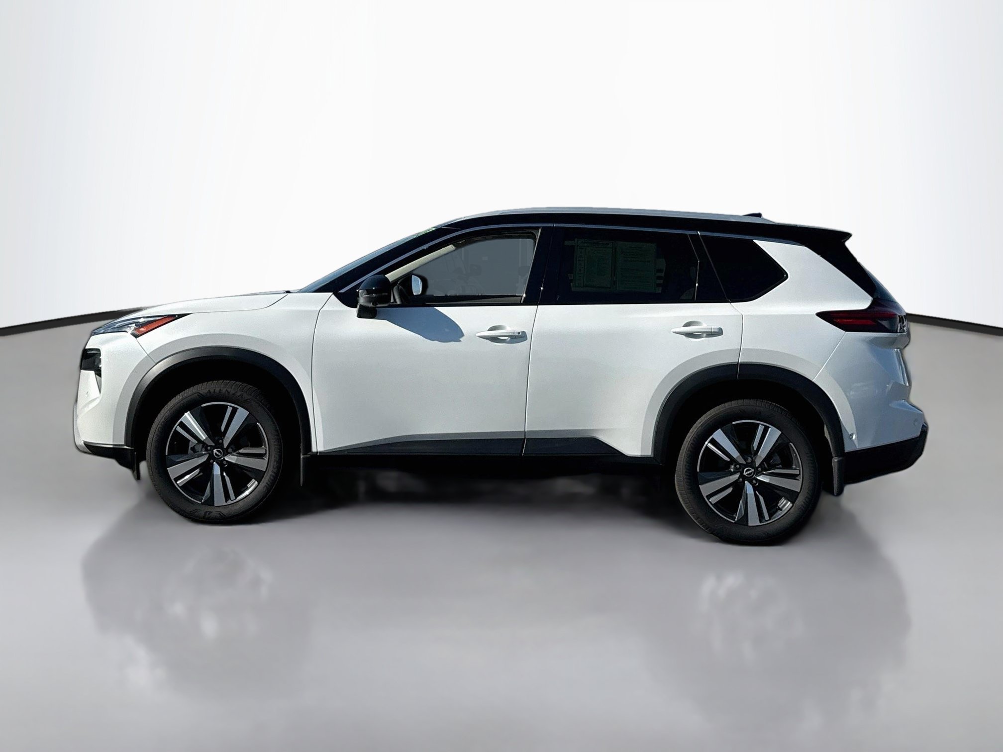 Used 2025 Nissan Rogue SL w/ SL Premium Package AWD/4WD image 4