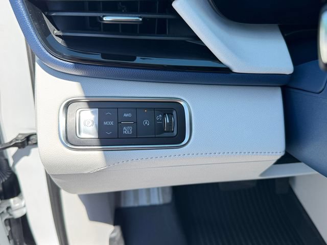 Used 2025 Buick Enclave Avenir AWD/4WD image 24