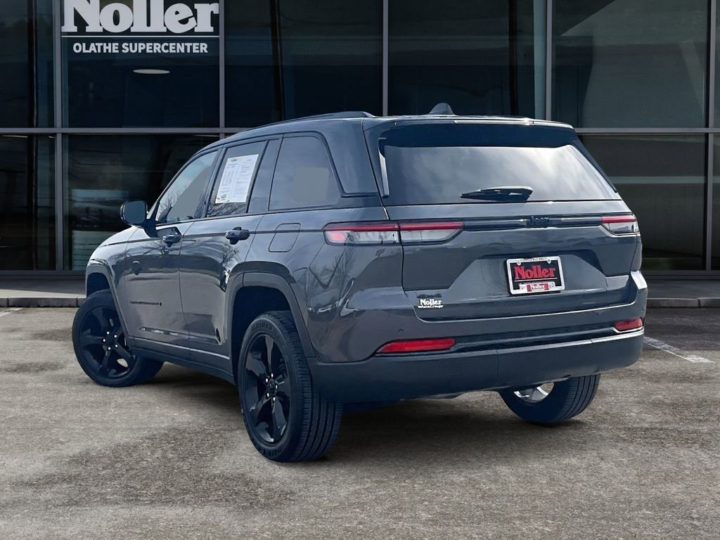 Used 2023 Jeep Grand Cherokee Altitude image 13