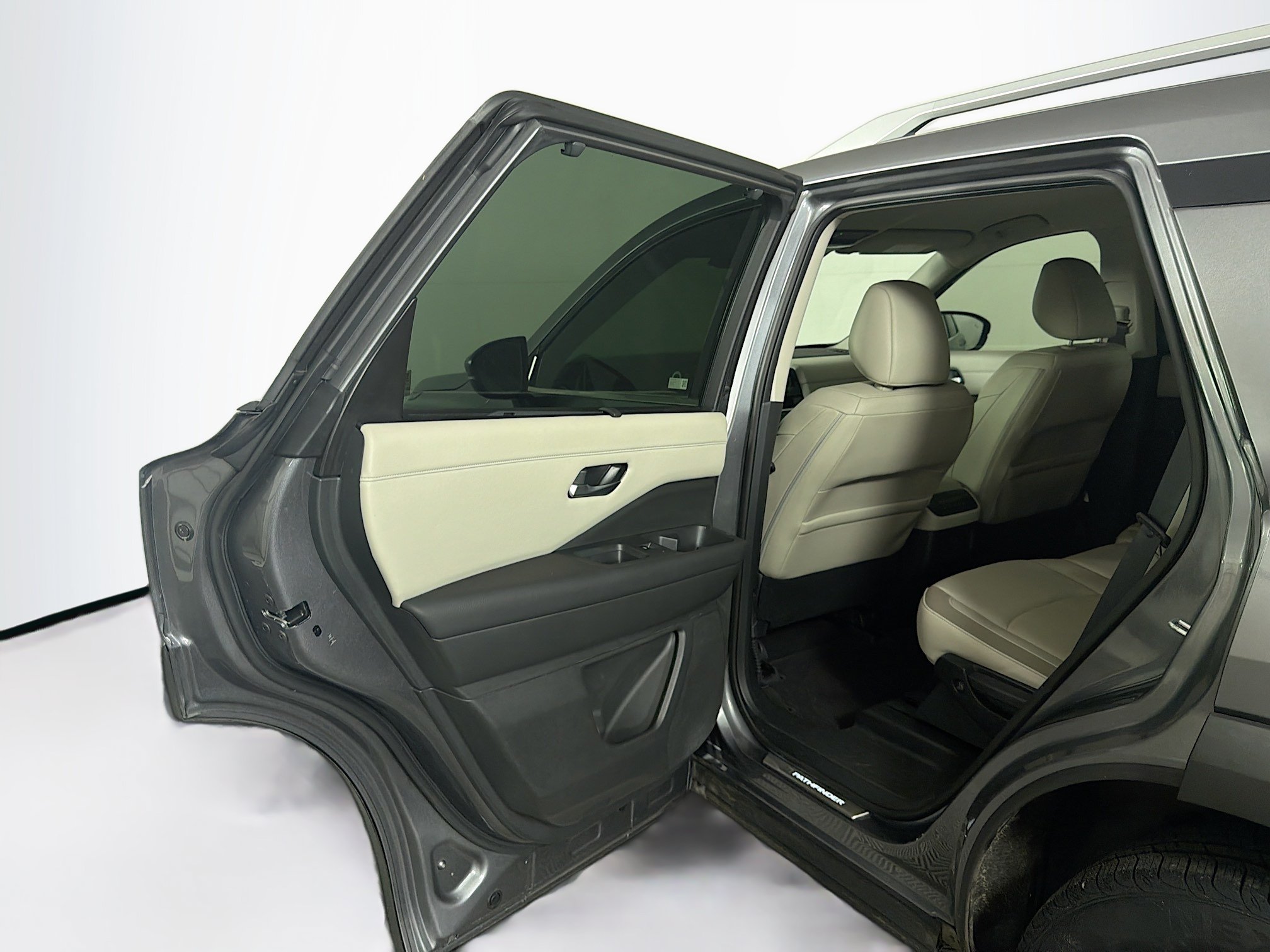 Used 2023 Nissan Pathfinder SL w/ Lighting Package (N92) FWD image 25
