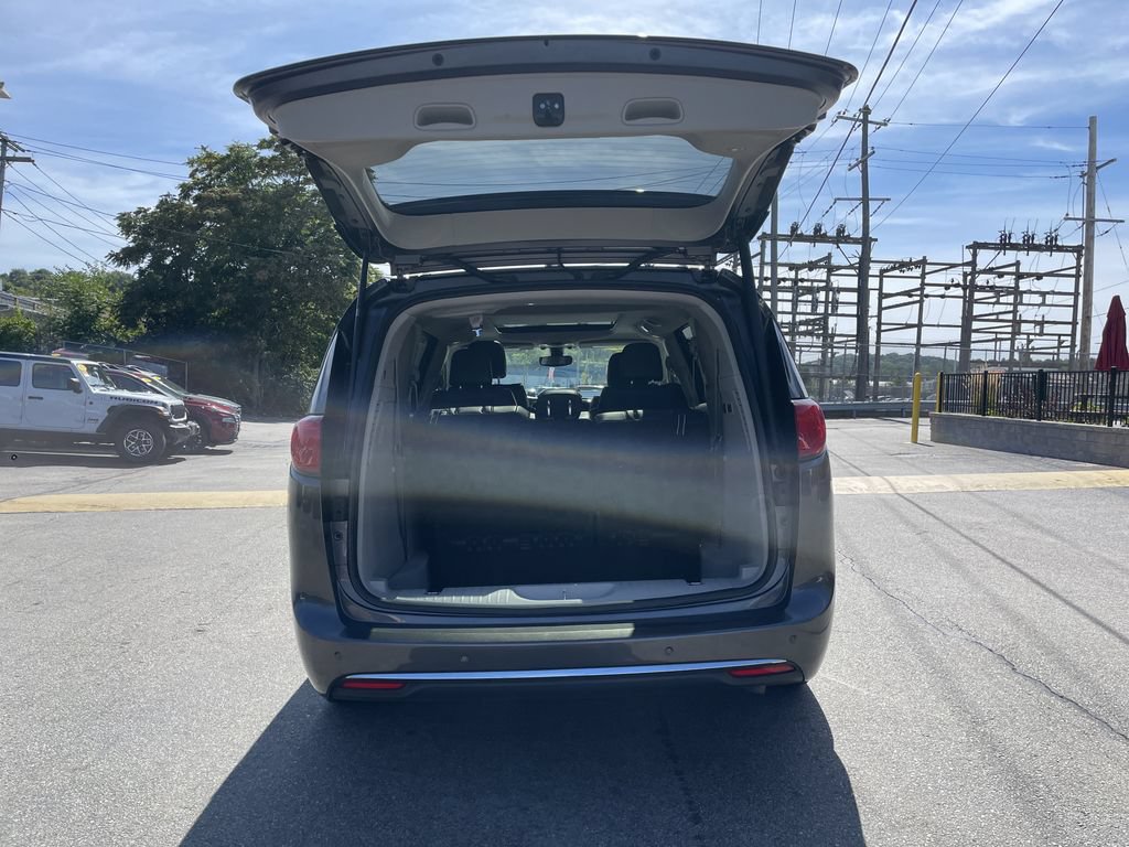 Certified 2019 Chrysler Pacifica Limited FWD image 13