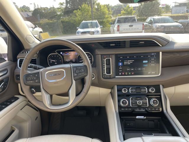 Used 2021 GMC Yukon Denali w/ Denali Premium Package AWD/4WD image 13
