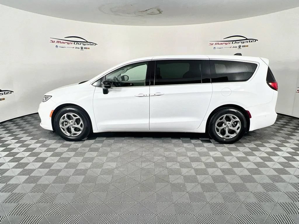 Used 2024 Chrysler Pacifica Limited FWD image 5