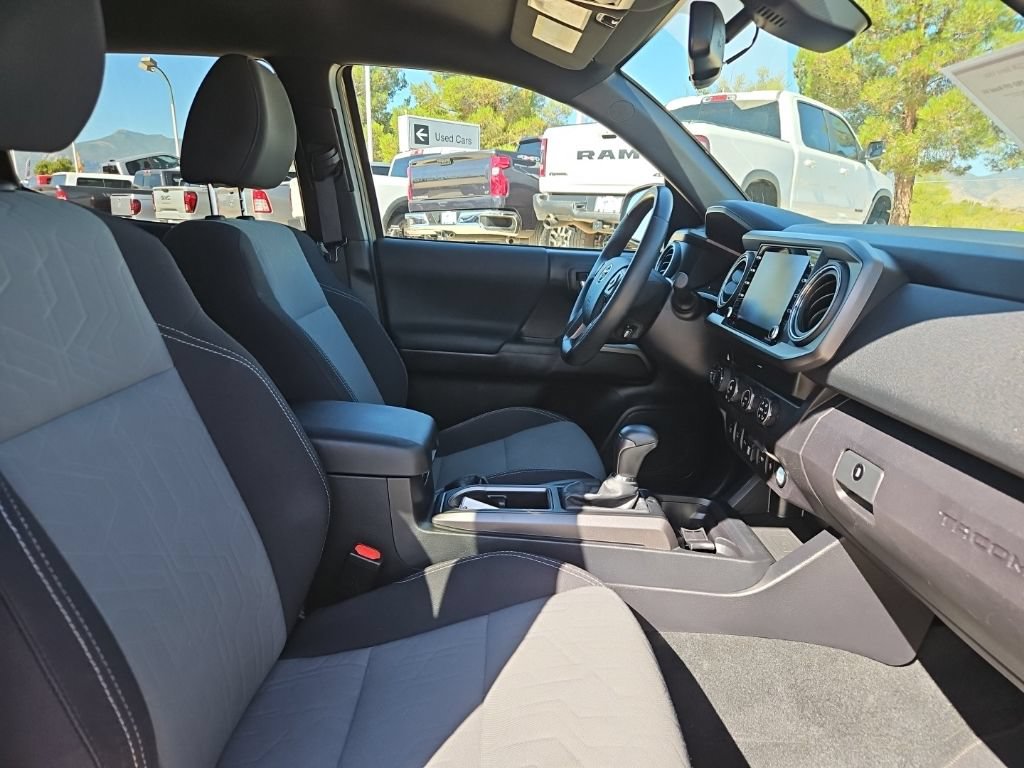 Used 2020 Toyota Tacoma TRD Off-Road w/ Technology Package AWD/4WD image 23