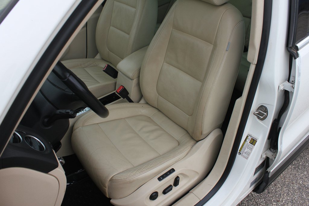 Used 2013 Volkswagen Tiguan SEL AWD/4WD image 29