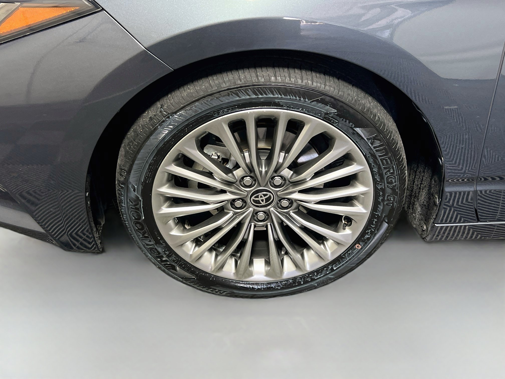 Used 2022 Toyota Avalon Limited w/ Advanced Safety Package FWD image 13