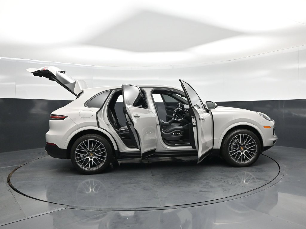 Used 2021 Porsche Cayenne AWD/4WD image 3