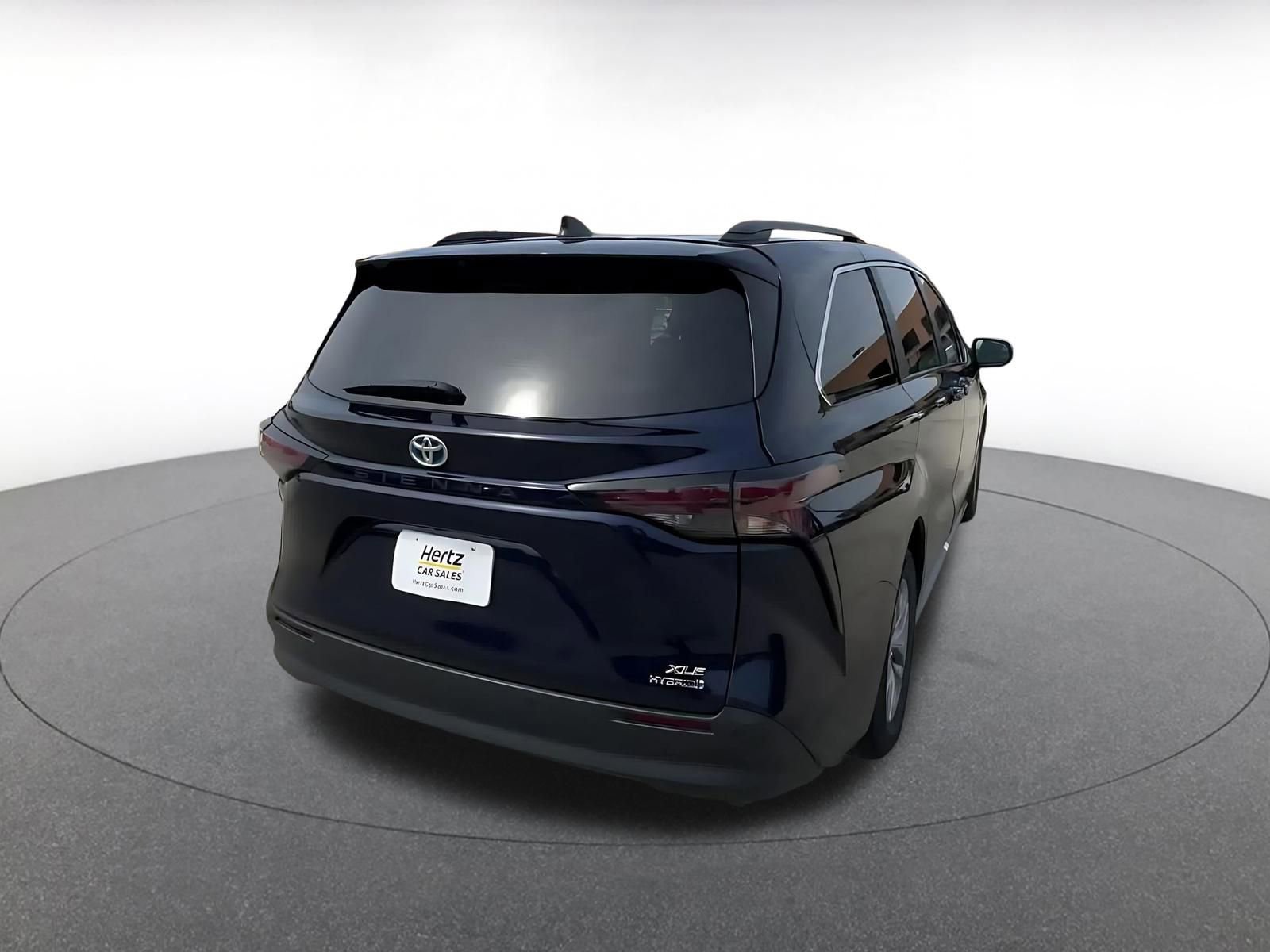 Used 2024 Toyota Sienna XLE image 14