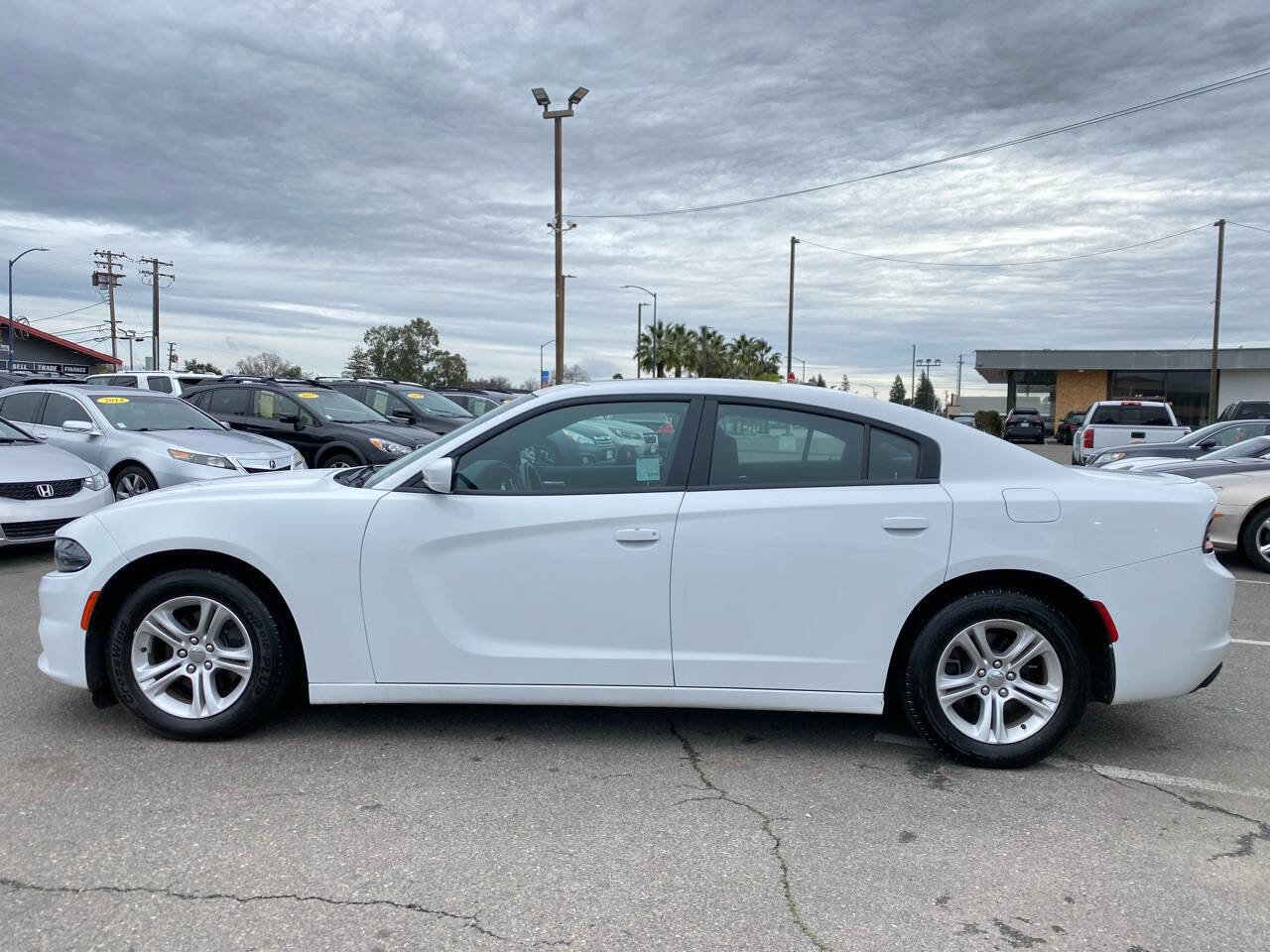 Used 2019 Dodge Charger SXT image 6