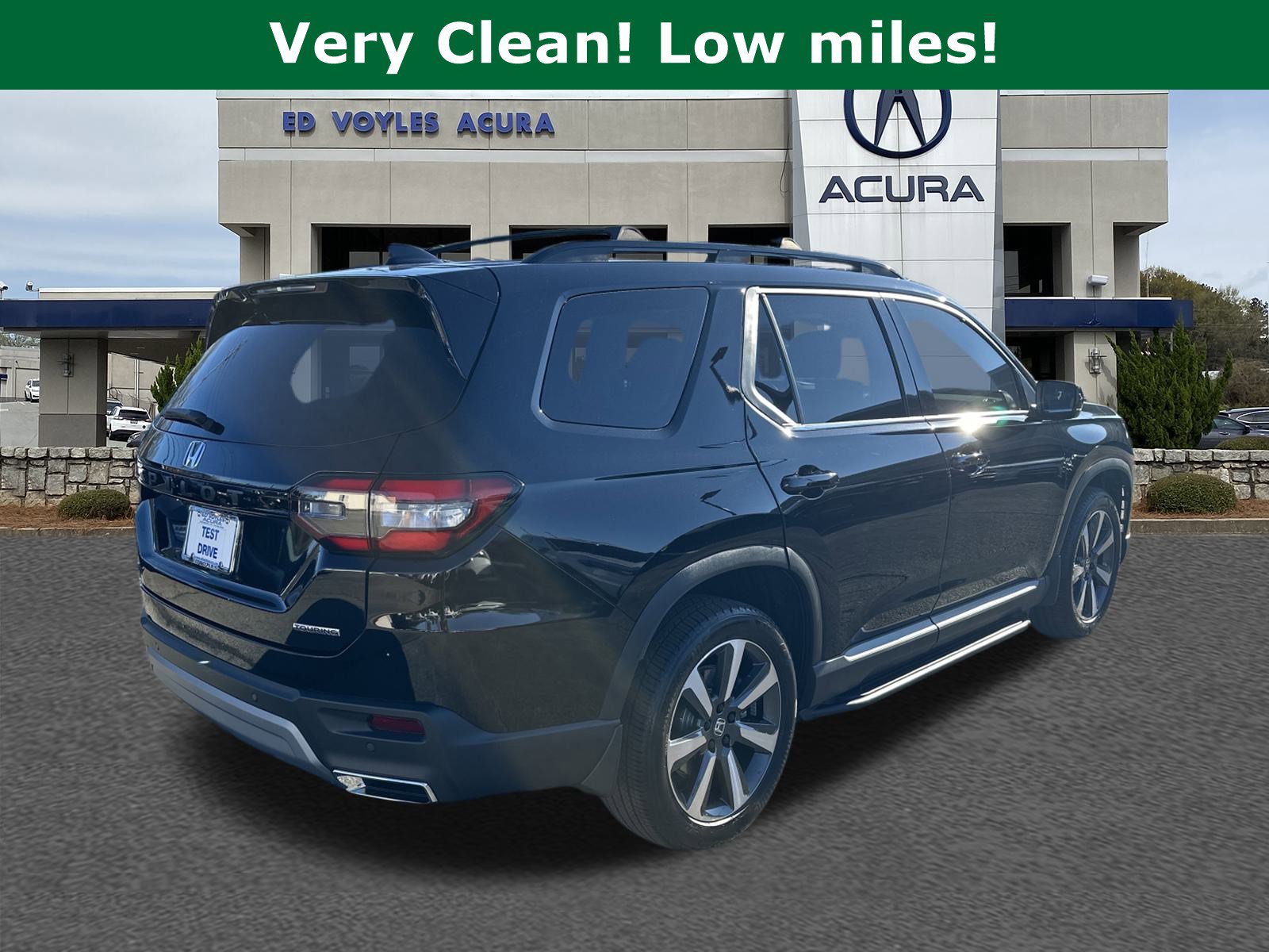 Used 2025 Honda Pilot Touring image 5