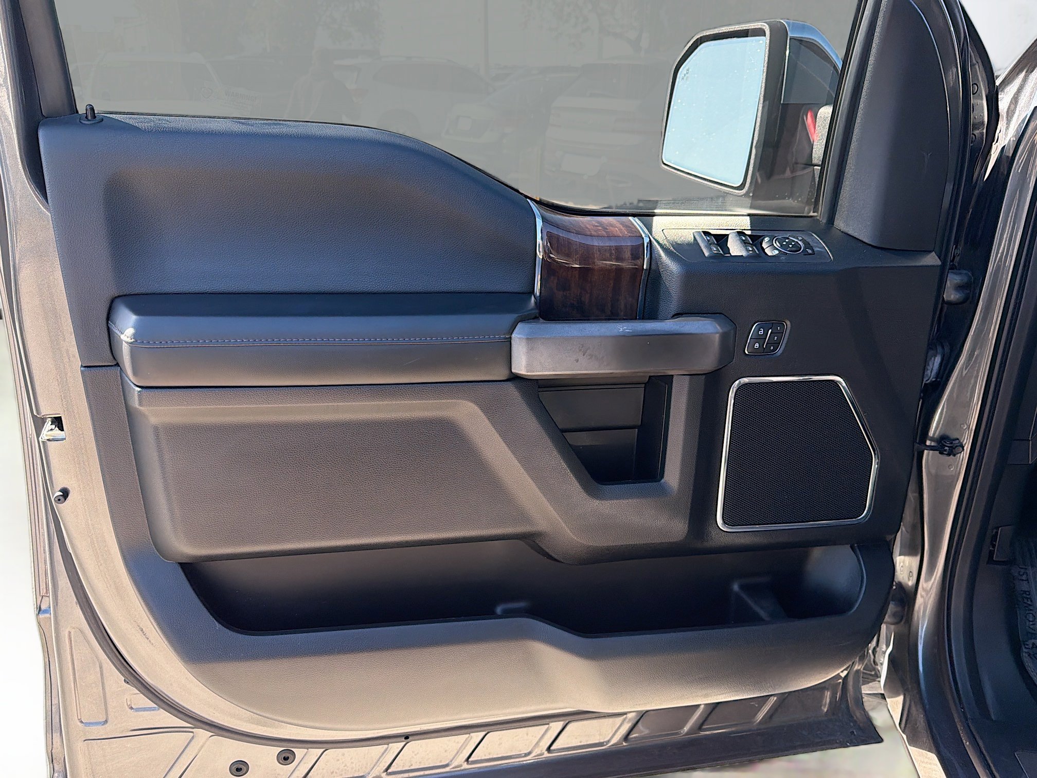 Used 2016 Ford F150 Platinum w/ Technology Package image 20