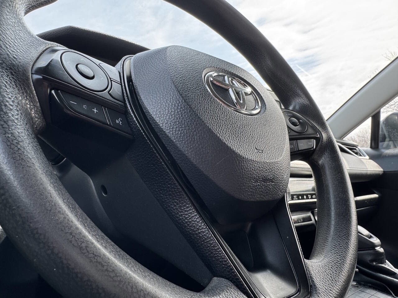 Used 2020 Toyota RAV4 XLE image 12
