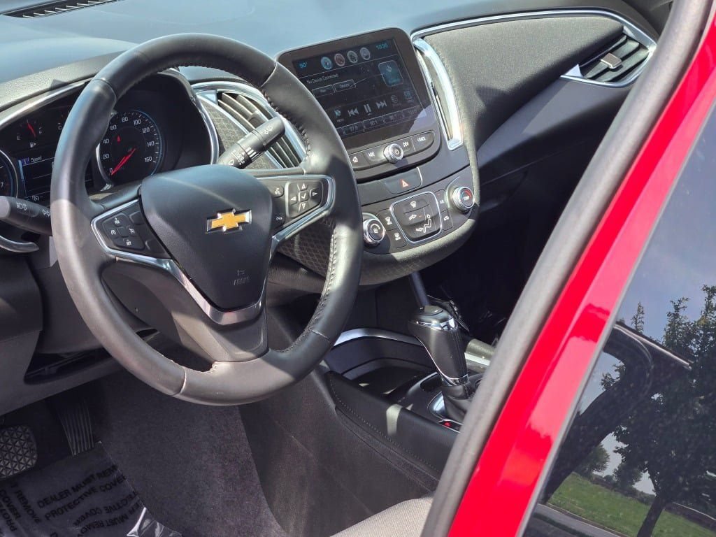 Used 2017 Chevrolet Malibu LT FWD image 23