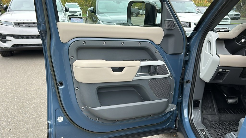 Certified 2023 Land Rover Defender 110 X-Dynamic SE image 9