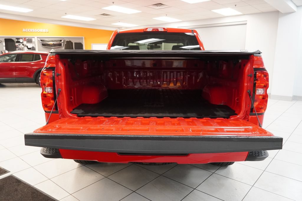 Used 2017 Chevrolet Silverado 1500 Custom w/ Custom Convenience Package AWD/4WD image 9