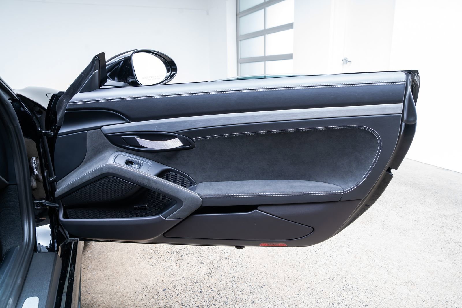 Used 2022 Porsche 718 Cayman GT4 RWD image 17
