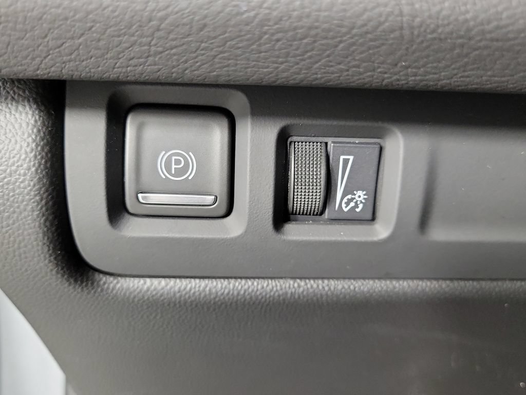 Certified 2024 Cadillac XT4 Premium Luxury AWD/4WD image 32