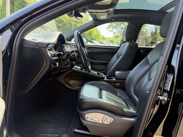 Certified 2023 Porsche Macan S AWD/4WD image 4