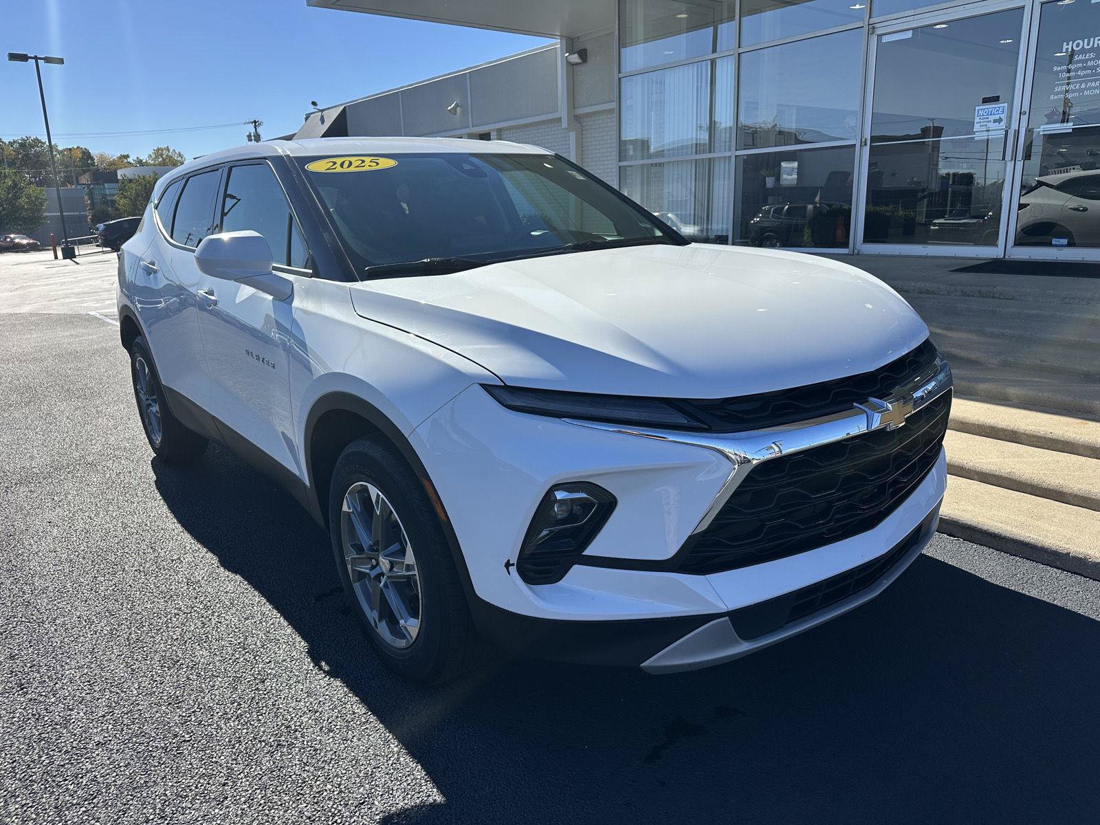 Used 2025 Chevrolet Blazer LT FWD image 3