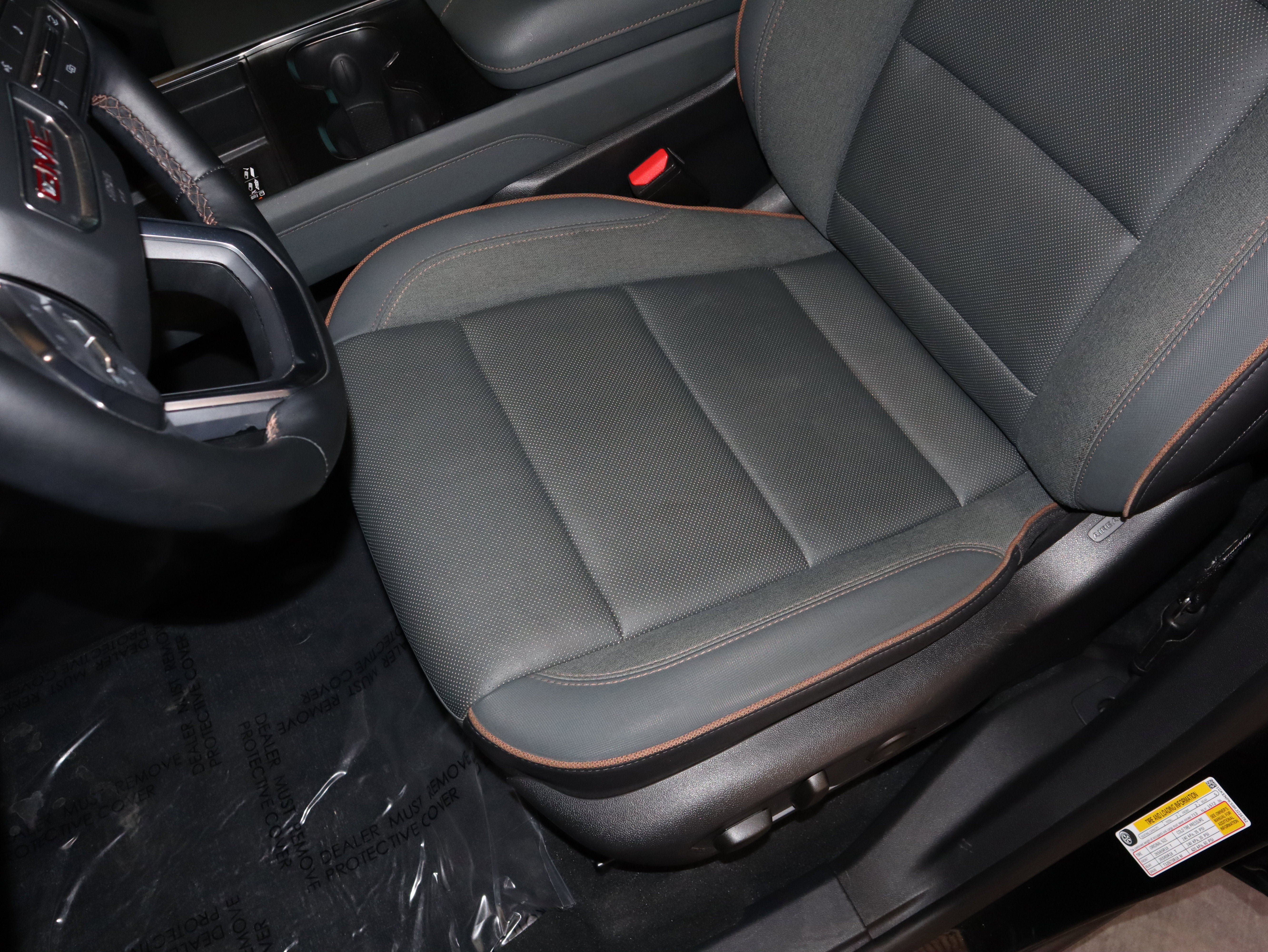 Used 2024 GMC Acadia AT4 w/ Luxury Package AWD/4WD image 33