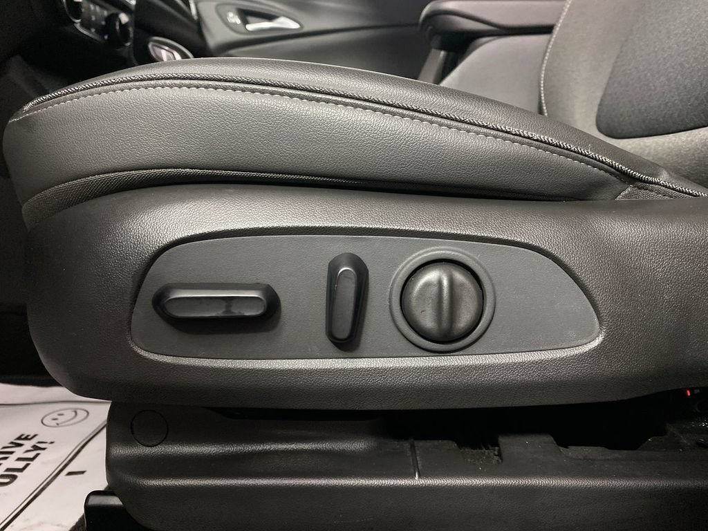 Certified 2024 Buick Encore GX Preferred w/ Comfort Package FWD image 12