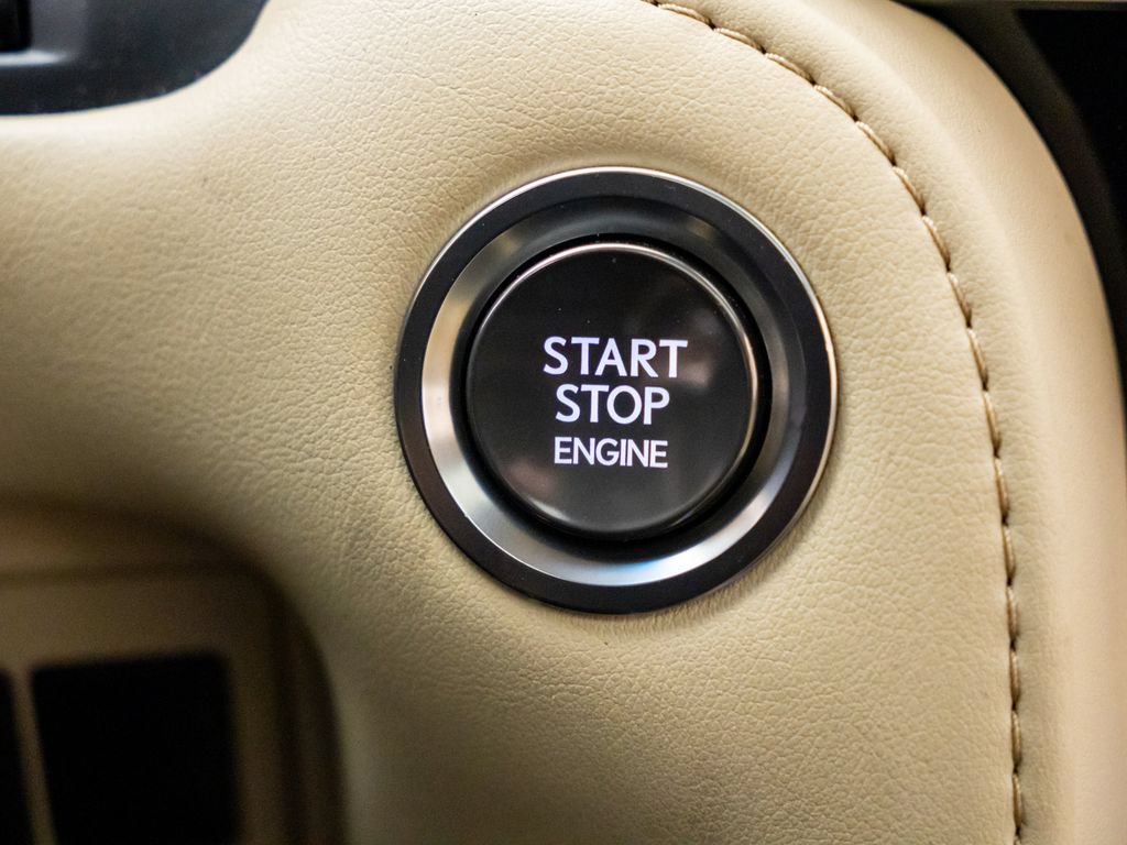 Used 2021 Lexus LX 570 4WD w/ Luxury Package image 19