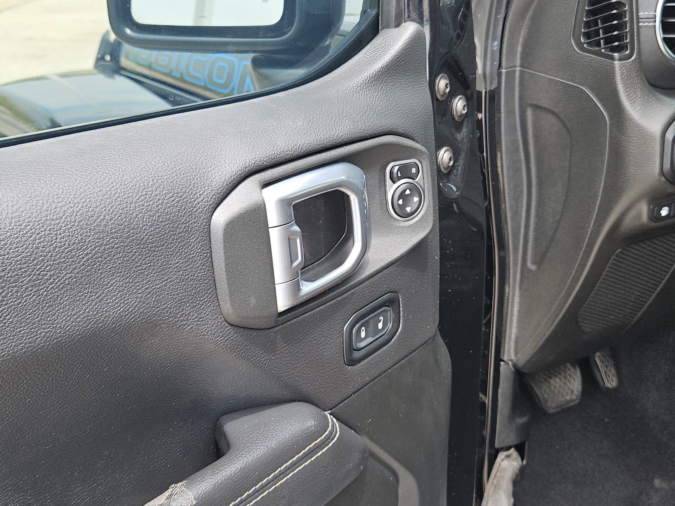 Used 2022 Jeep Wrangler Unlimited Rubicon 4xe AWD/4WD image 12