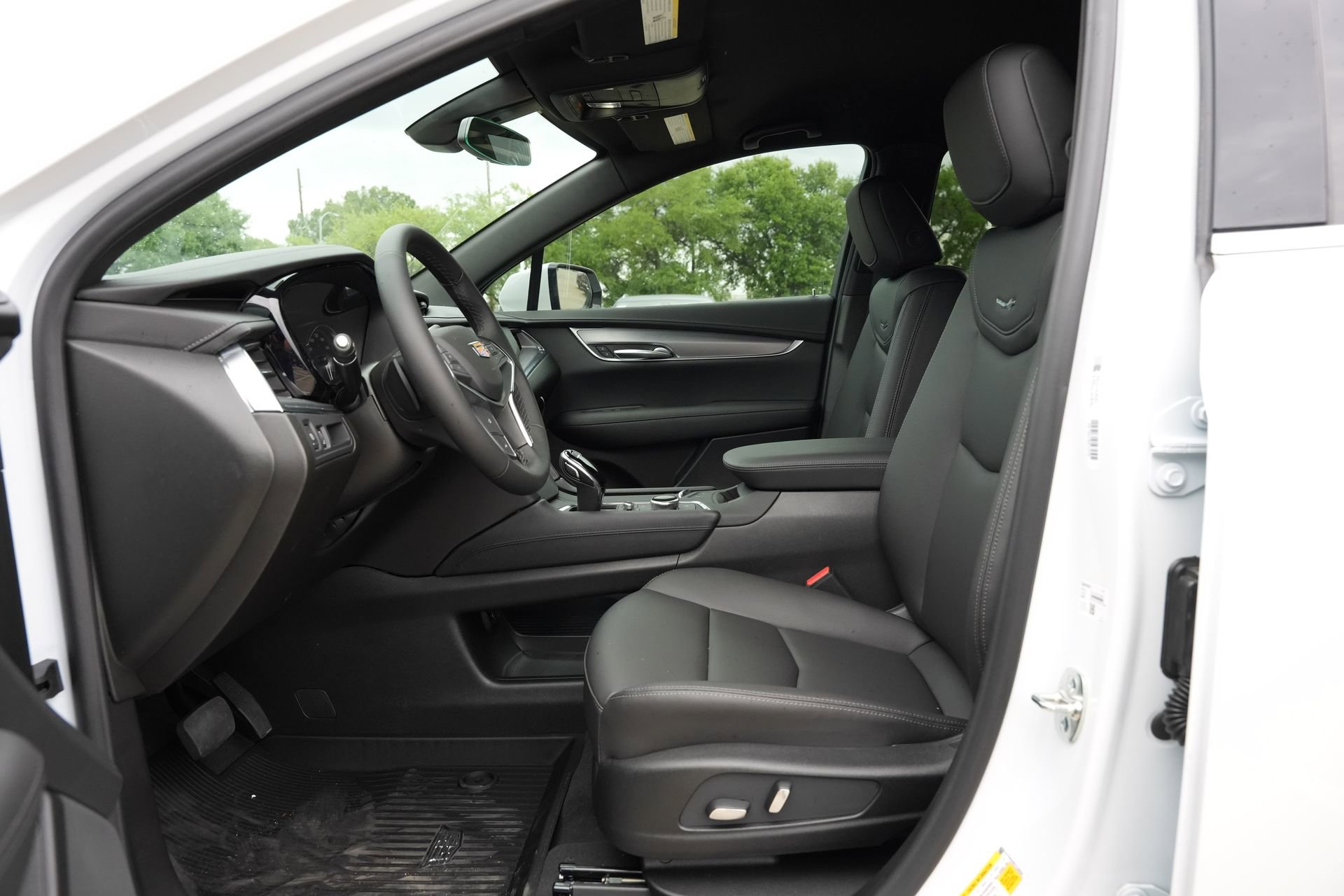 New 2026 Cadillac XT5 Luxury w/ LPO, Floor Liner Package image 18