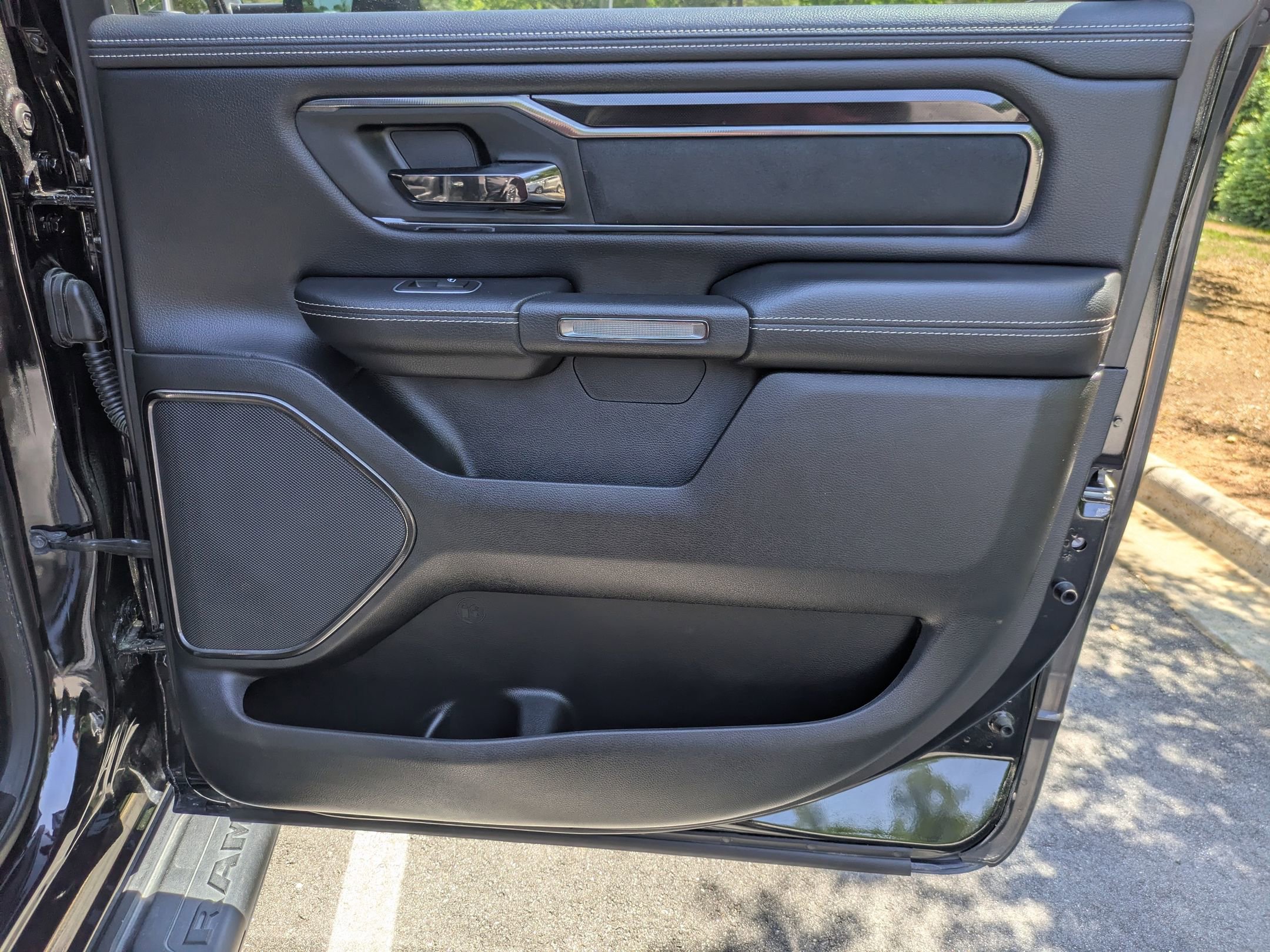 Used 2022 RAM 1500 Laramie AWD/4WD image 35