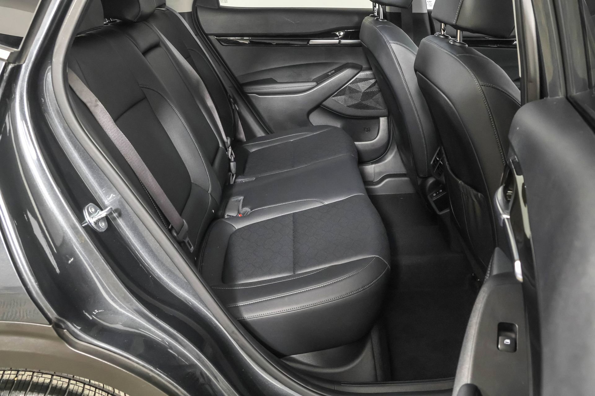 Used 2024 Kia Seltos SX w/ SX Sunroof Package image 42