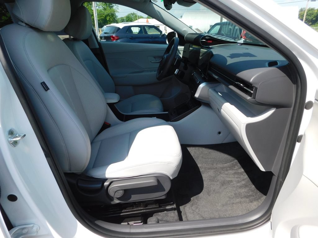Used 2025 Hyundai Kona Limited AWD/4WD image 18