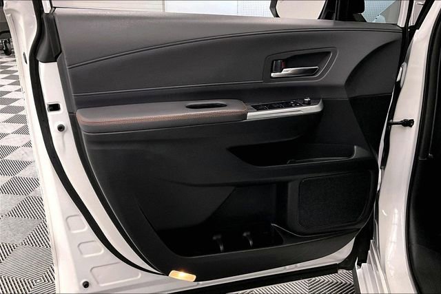 Used 2022 Toyota Sienna XSE image 19