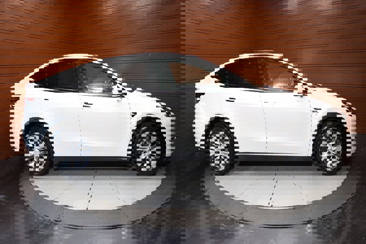 Used 2022 Tesla Model Y Long Range image 20