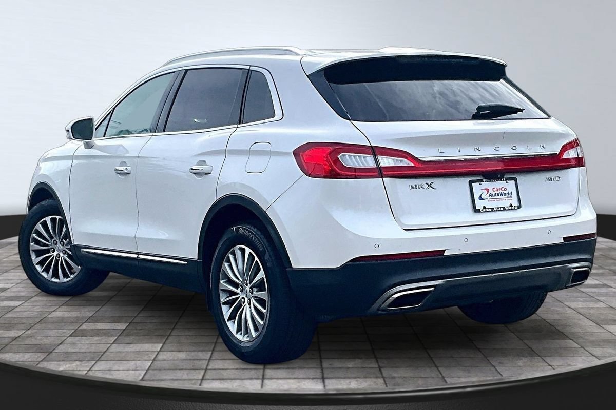 Used 2016 Lincoln MKX Select w/ Select Plus Package AWD/4WD image 7