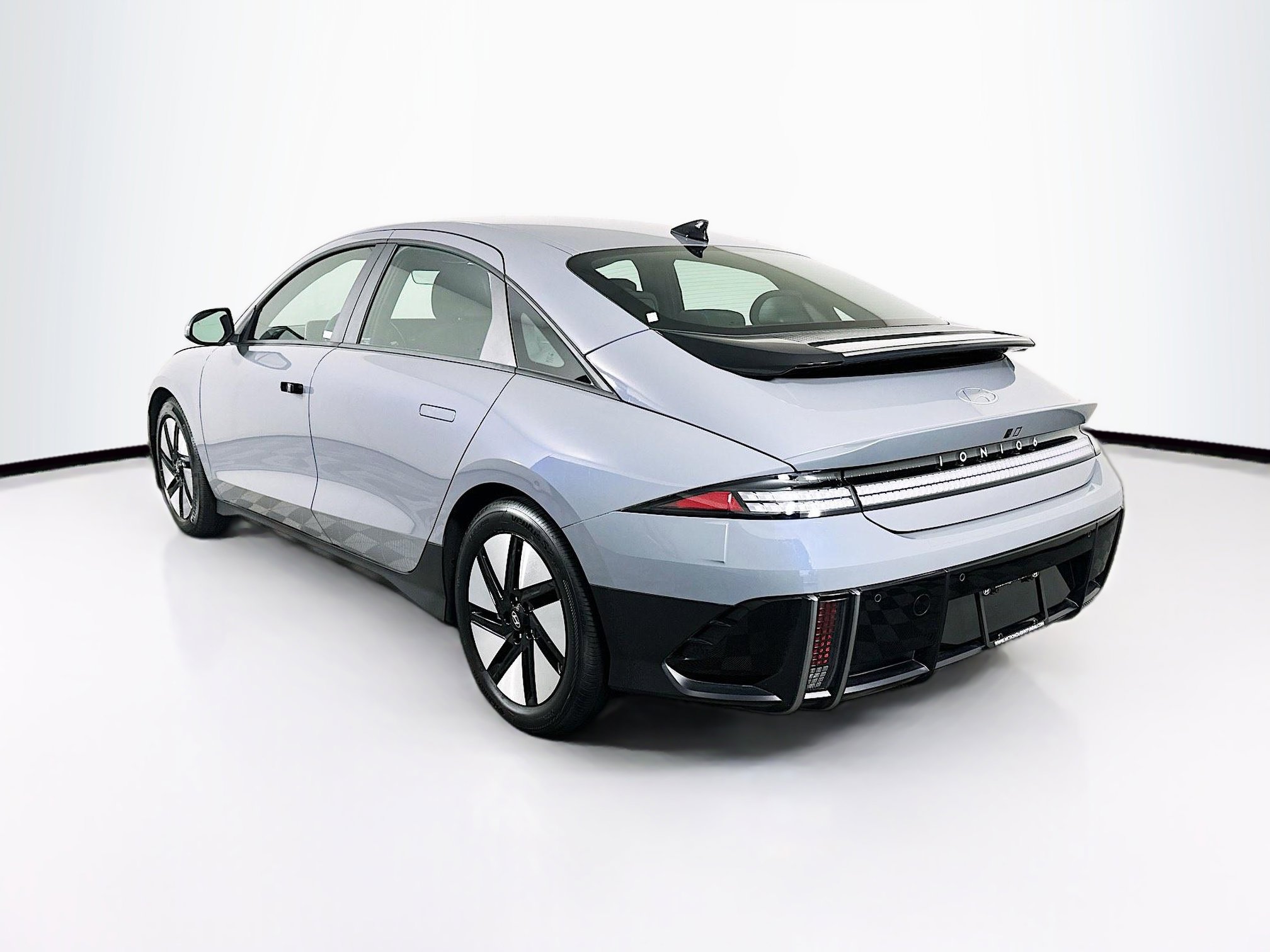 Used 2024 Hyundai Ioniq 6 SE RWD image 5