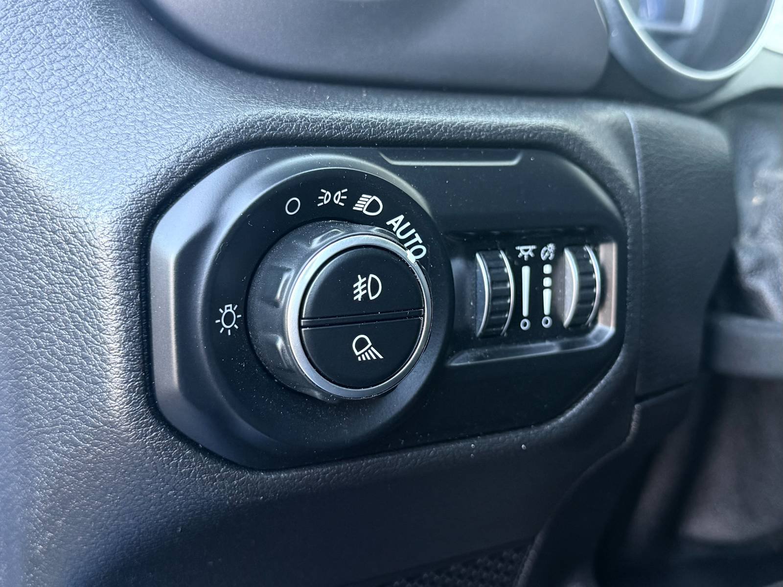 Used 2021 Jeep Gladiator Sport AWD/4WD image 20