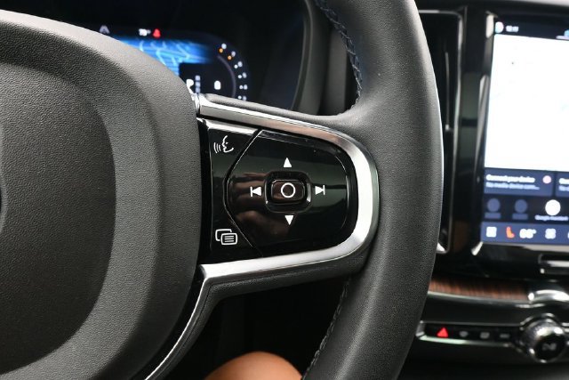 Used 2024 Volvo XC60 B5 Plus w/ Protection Package Premier AWD/4WD image 25