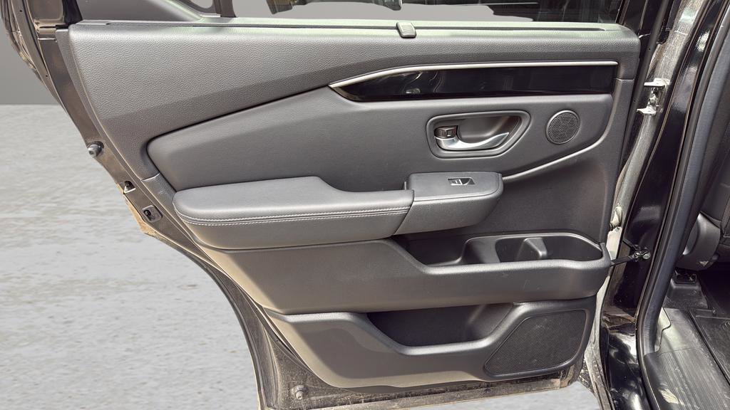 Used 2025 Honda Pilot EX-L image 13